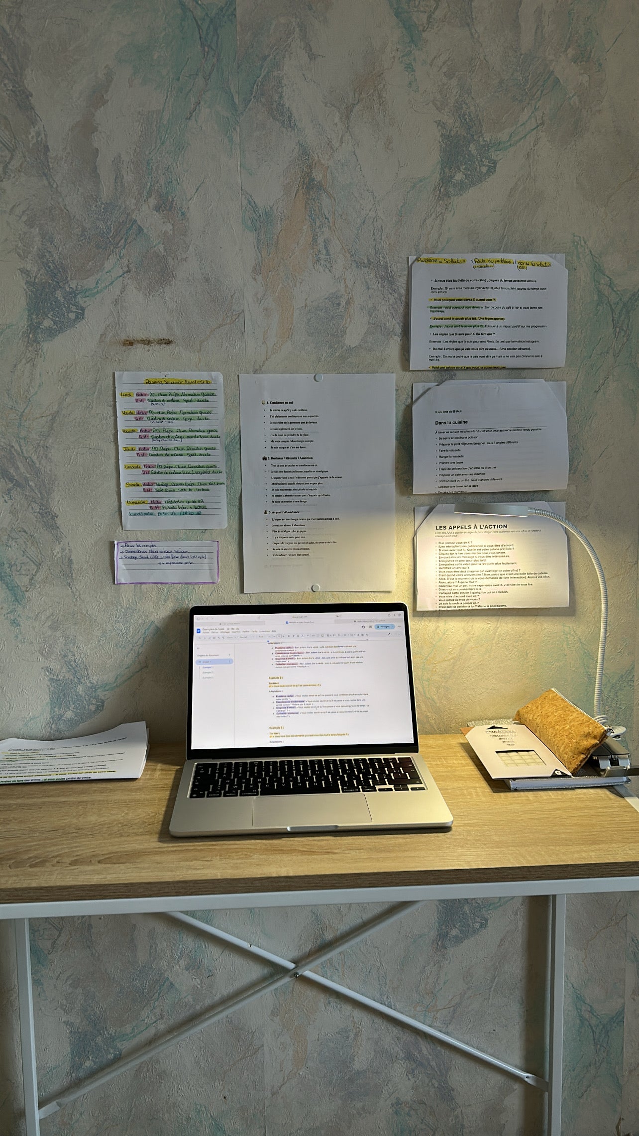 autodidacte fondatrice de medessencecosmetqiue, marque de cosmetique soin du visage peau sensible réactive sujette rougeur couperose rosacé France vegan minimaliste luxe